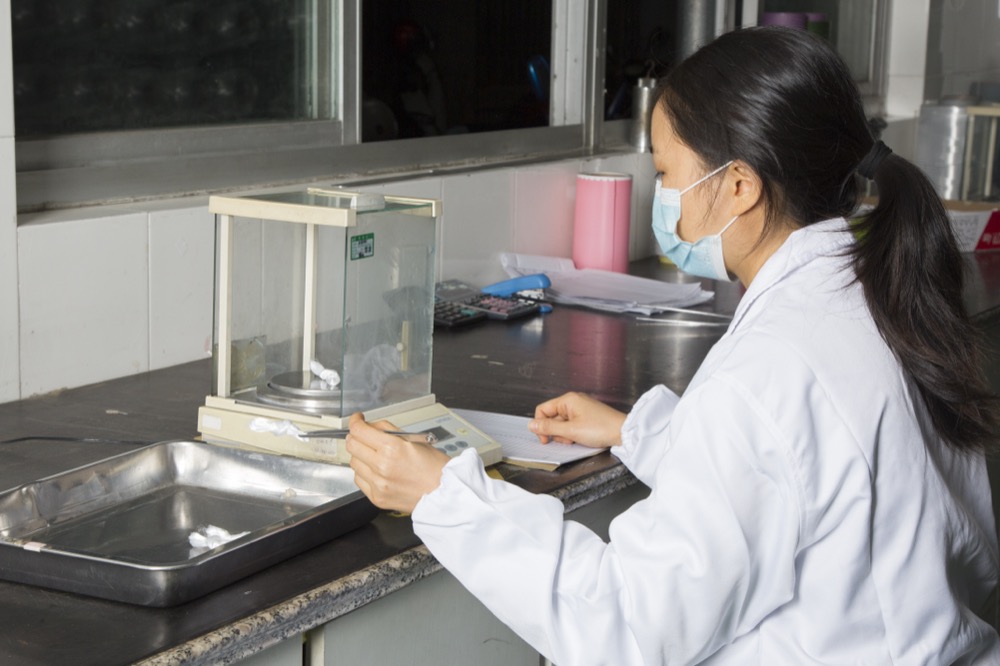 Precision balance used for line density checks